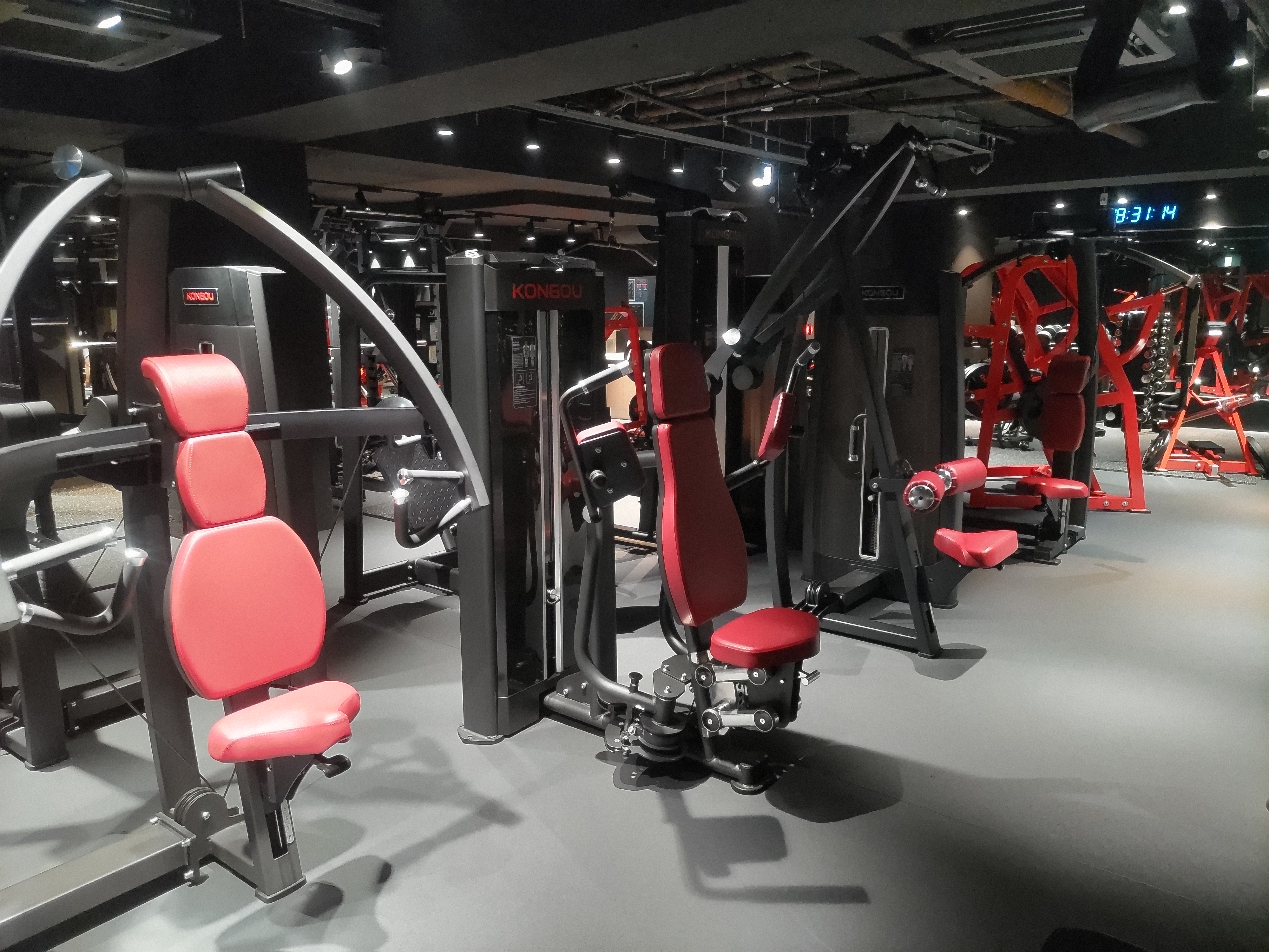 日本人の骨格に寄り添うマシンで、無理なく理想のボディラインへ。初心者も安心のAUN’S GYM神奈川南林間店